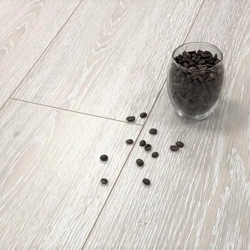 ДУБ ГОРНЫЙ СВЕТЛЫЙ ЛАМИНАТ  LOC FLOOR  PLUS ламинат для пола